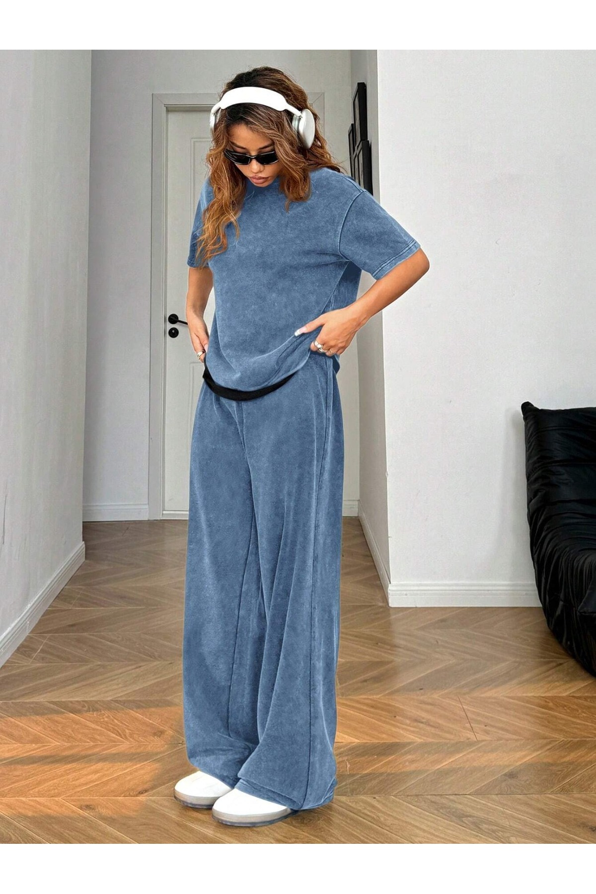 Kadın Oversize Tişört ve Bol Paça Pantolon Takım Şık Stil - الصورة 2